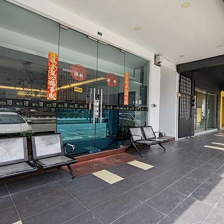 Hotel 18, Ipoh Aeon Mall Екстер'єр фото